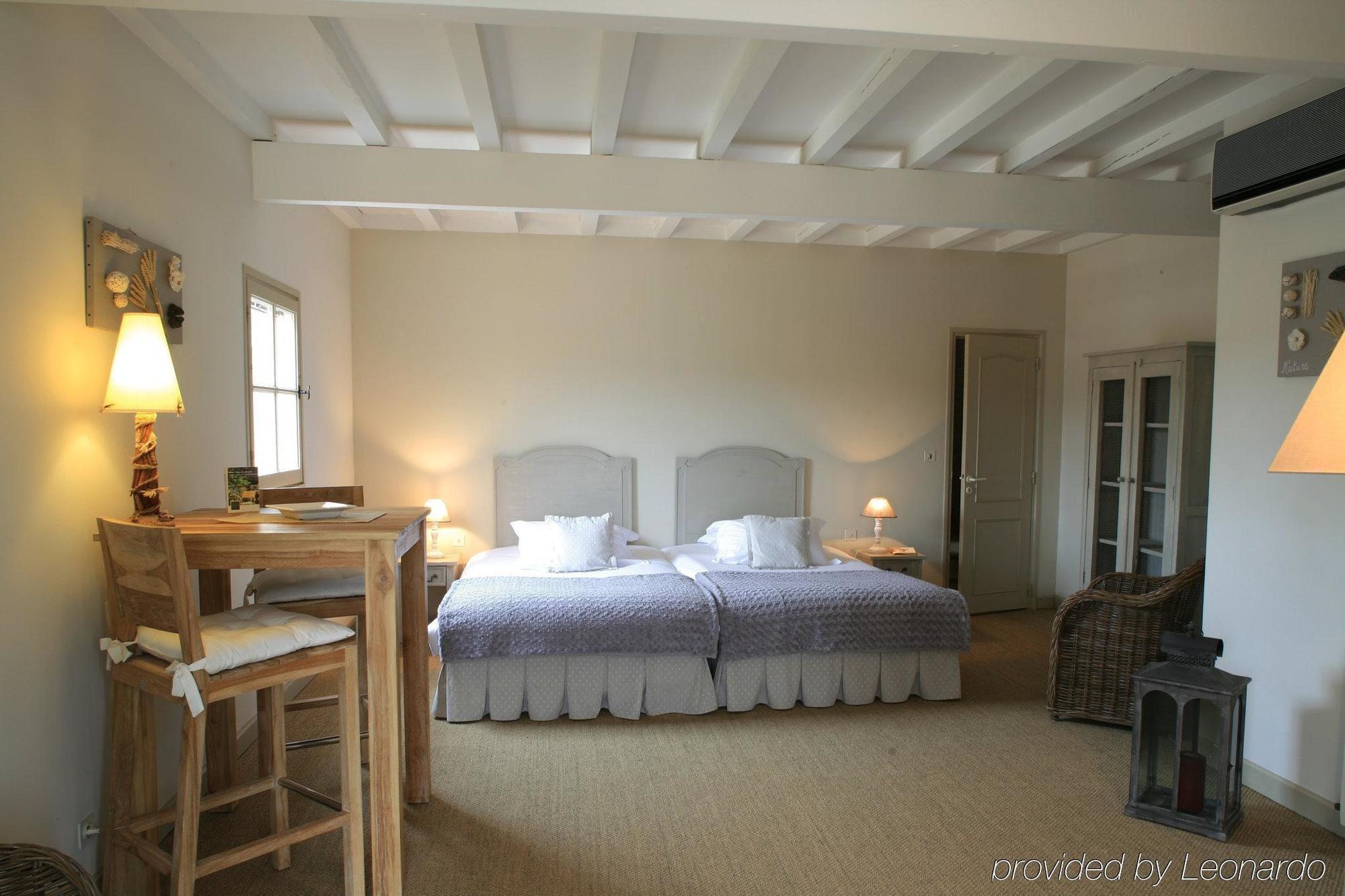 Hotel La Regalido Fontvieille Habitación foto